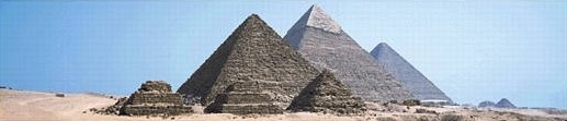 tres piramides grandes e tres pequenas na frente