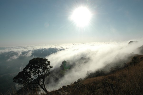 Abril/12 -Amanheceu! (2) -  Lucas Henrique (Mestrando Astronomia - UFMG)

        Fotografia de um amanhecer na Serra da Piedade.
