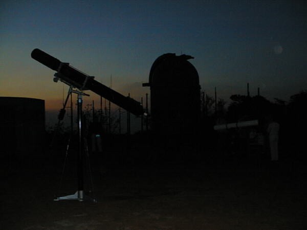 Junho/04 - Telescópios amadores no pátio do “Frei Rosário” - Enner Borba (Astrônomo Amador)
