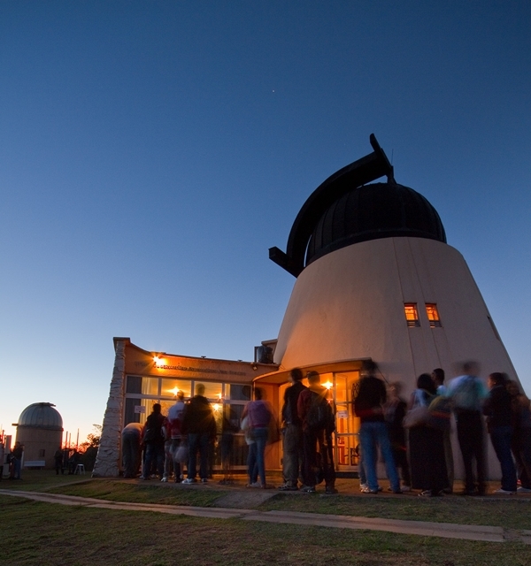 Novembro/11 - Primeiro Sábado do Mês - Luiz Lage (fotógrafo e astrônomo amador)

        O Frei Rosário está aberto ao público no primeiro sábado de cada mês; de janeiro a janeiro.
   
       Entrada franca entre 17:00 e 23:00h.